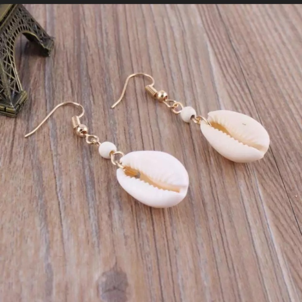 Natural cowrie sea shell stud‎ hook earrings